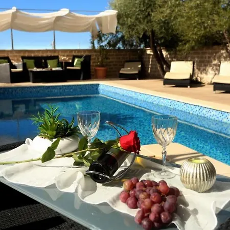 度假居 Holiday Slavica - With Pool *